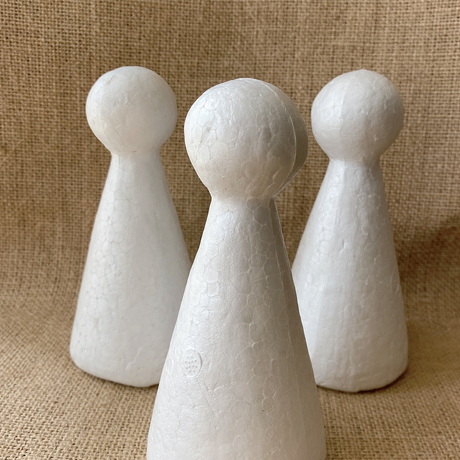 Handmade Christmas decorations, polystyrene snowman dolls, creative artificial teru teru bozu (snowy dolls) polystyrene foam.