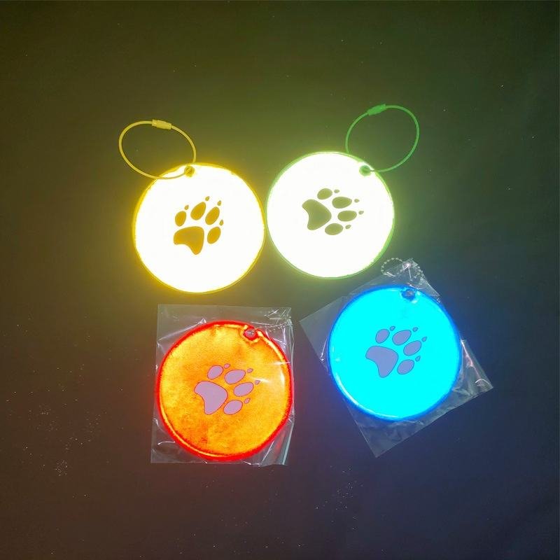 Custom Logo PVC Reflective Key Chain Mini Plastic LED Light Flashlight Squeeze Vest Key Chain Reflective Key Chain