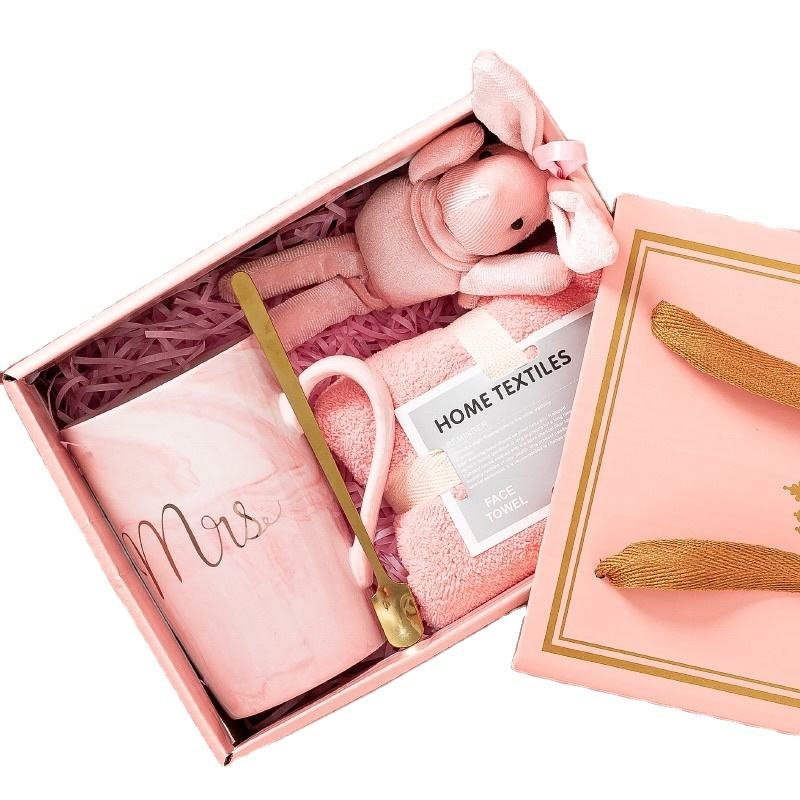 Customized Logo Wedding Gifts for Guests Bridesmaids 4 in 1 Holiday Souvenirs Party Valentine Mother Gift Set Box for Women Men