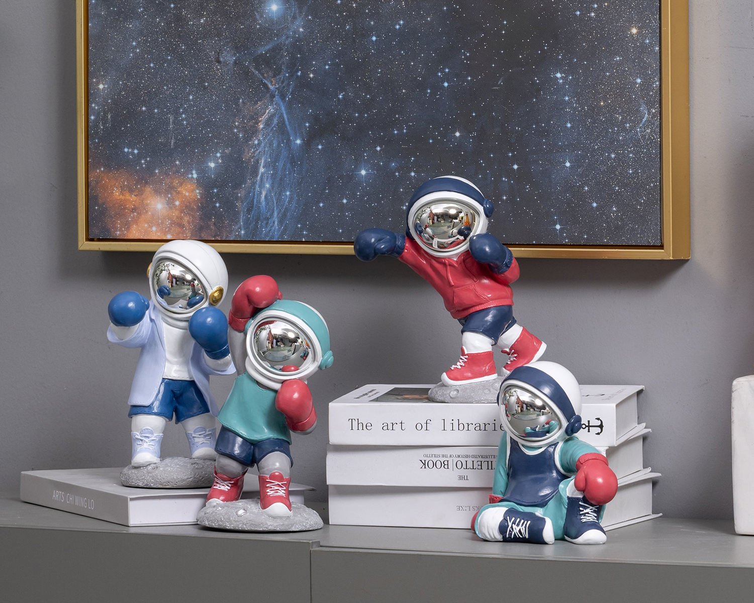 Home Decor Resin Crafts Spaceman Statue Desk Ornament Bedroom Crafts Hip Hop Boxing Astronaut Figurine