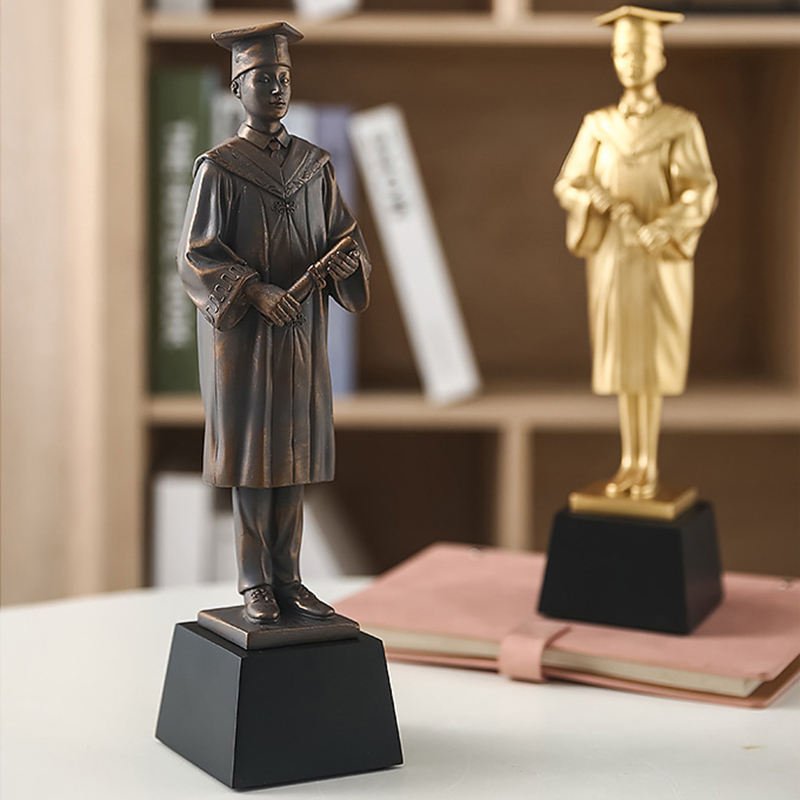 Custom resin crafts foundations graduation souvenir gifts handmade polyresin school college graduate figurine ornament
