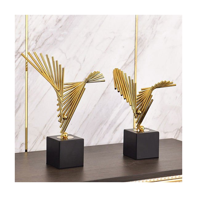 American Style Creative Metal Ornaments Imply Aspiring People for Workplace Gifts and Office Desktop Decoration