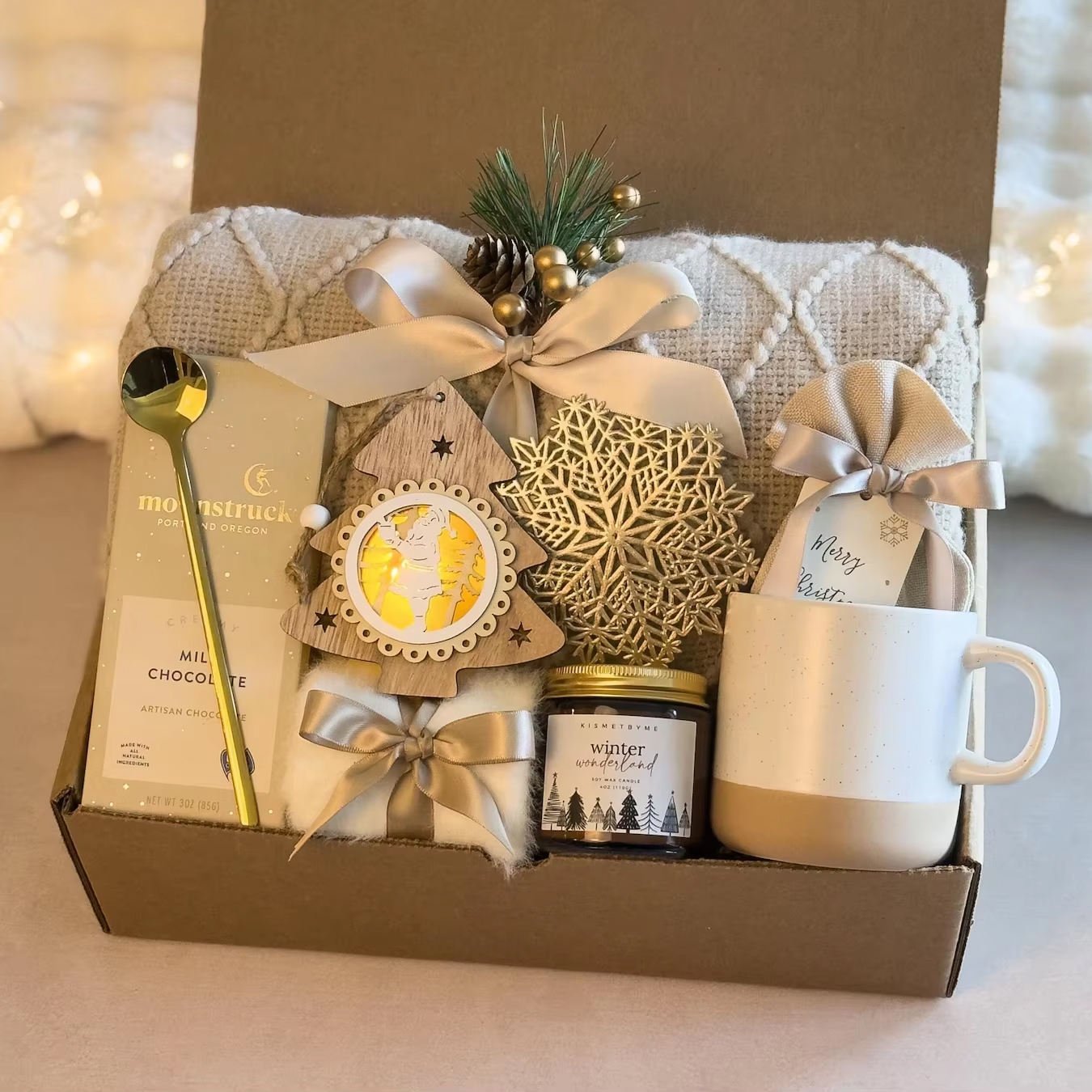 New Arrival Thanksgiving Gift Winter Self Care Gift Box Cozy Blanket Coffee Tea Mug Fuzzy Socks Warming Gift Set for Christmas